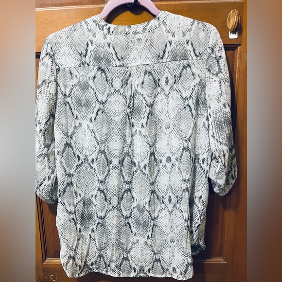 Snake print blouse with under tank size Small - Picture 2 of 5